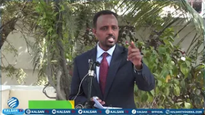 "Doorashada waa qabanaynaa cid aan fasax uga qaadayno marjirto." Wasiir Cabdiraxmaan Alcadaala