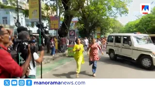 എറണാകുളം കമ്മീഷണർ ഓഫിസിലേക്ക് SFI മാർച്ച്: എറണാകുളത്ത് ബാരിക്കേഡ് മറിച്ചിടാൻ ശ്രമം | sfi | Ernakulam