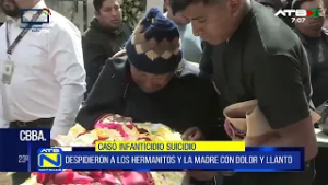 Entre lágrimas y pañuelos blancos despiden a madre y cinco niños