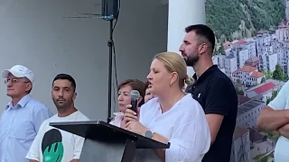 Poliçani në protestë, 15 anëtarë të Këshillit Bashkiak dorëhiqen, apel për bashkitë e tjera