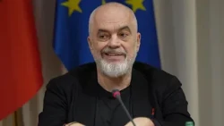 “Studentët janë kërcënuar me gjuhë kriminale”/ Rama: Prindërit e tyre kërkojnë ndihmë