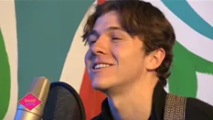 EKSÊ: Cade Wickham Performs “Supermarket Line”