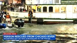 Person hospitalized after being pulled from Chicago River downtown: CFD, witnesses