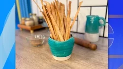 Homemade Sesame Crackers: An Easy and Crunchy Recipe