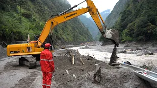 Chinese Premier urges all-out rescue efforts following mudslide in Qirong