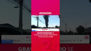 Grave incendio se visualiza desde distintos puntos de la RM | 24 Horas TVN Chile