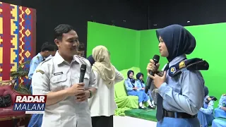 Visiting Graha Pena, SMAN 1 Terusan Nunyai Students Practice Television Journalism