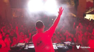 Tenishia | Chasing Sunsets x UV at Notte Bianca | Valletta Ditch (Malta)