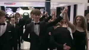 MASTER TV ŁUKÓW - Studniówkowy polonez klasy IV A z IV LO im. Jana Pawła II w Łukowie