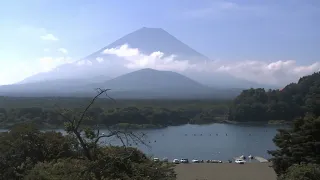 精進湖ライブカメラ タイムラプス映像（2026年7月9日） 提供：UTYテレビ山梨