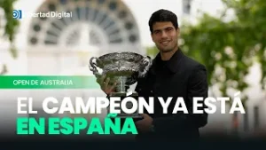 Alcaraz aterriza en España tras conquistar el Open de Australia