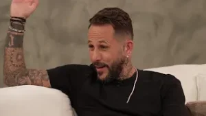 אסי בוזגלו מזמין את אשתו לכל פגישה - פותחים ת׳יחסים