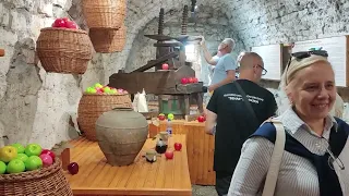 Stalna muzejska postavka "Podrum pekmeza" na Gradini | TH 1021