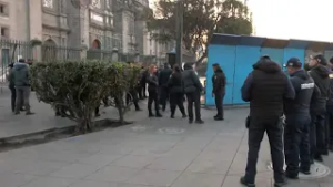 Resguardan Edificios del Centro Histórico con Vallas Metálicas Previo a la Marcha del 8M