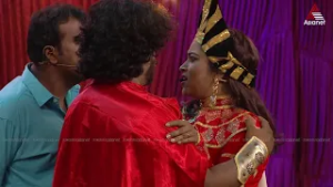 #AsianetArchives നീ ഉപദേശിക്കുന്നു അവൻ മുതലെടുക്കുന്നു