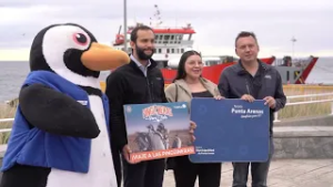 Vecina número 50.000 de la Tarjeta Punta Arenas gana viaje familiar a Isla Magdalena