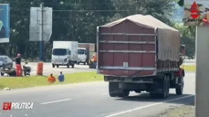 Denuncian asfalto sobre asfalto y hoyos peligrosos en autopista Duarte