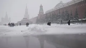 Мощный снегопад обрушился на Москву