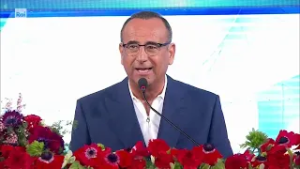 Il calo di ascolti a SANREMO colpa del cambiamento climatico, CONTI: "CON IL CALDO LA GENTE ESCE"