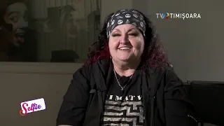 Dana Borteanu humorously shares her story about music and theater #Selfie @TVRTM