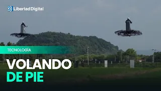 El insólito vehículo volador en el que el piloto va de pie