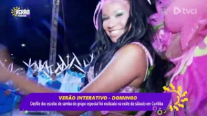 Desfile das escolas de samba do grupo especial foi realizado na noite do sábado em Curitiba