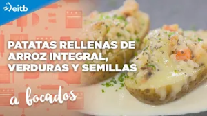 A BOCADOS: Patatas rellenas de arroz integral, verduras y semillas