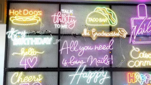 Empresa impulsa rotulaciones creativas con tecnología LED