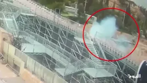 تصاعد الدخان عقب أنباء عن سقوط صاروخ على موقع ديني قرب القدس