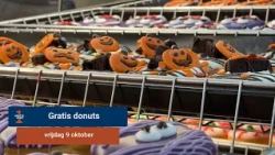 Huge lines for a year of free donuts and coffee at the Dunkin' Donuts opening in Stadshart