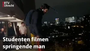 Man springt met parachute van flatgebouw | RTV Utrecht