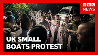 Anti-migrant protests leaves officers injured in Portsmouth, UK police say | BBC News