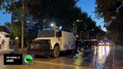 Top Channel/ Protestuesit zhvendosen te sheshi ‘Skënderbej’, policia i ndjek këmba këmbës