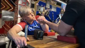 48-årige Anna er en af verdens bedste kvindelige armwrestlere