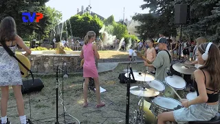 Neón, Živel a Príliv