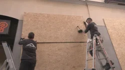 Fear of looting in Madrid: shopkeepers protect their businesses