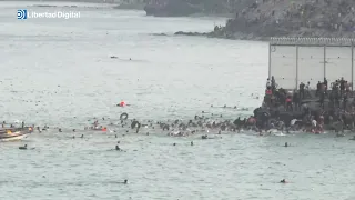 CEUTA | A camera captures the exact moment when thousands of immigrants swim across the border