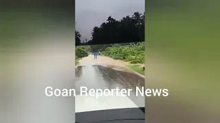 Goan Reporter: Water from the hillside and Mopa Airport has flowed onto the Kasarvarne main road.