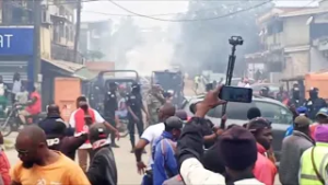 DOUALA-NGOMA : LA DIASPORA AU CHEVET DES PRISONNIERS POST-ÉLECTORAUX - EQUINOXE TV