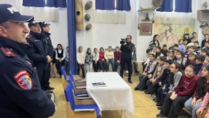 20 02 26 Գեղարքունիքի պարեկները դպրոցականներին ներկայացնում են հետիոտնային երթևեկության կանոնները։