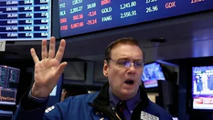 Европейские акции падают, биржи Персидского залива закрыты