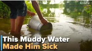 Его родители болели полиомиелитом, поэтому он много лет носил воду с собой | История надежды в Ии...