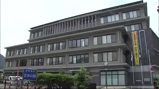 A 52-year-old male employee of Takahashi City has been indicted on charges of accepting bribes an...