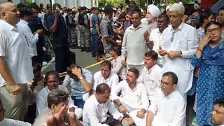 Parliament Street Police Station echoes with 'Bharat Jodo' slogans | Rahul Gandhi | Congress