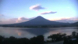 河口湖ライブカメラ タイムラプス映像（2026年7月30日） 提供：UTYテレビ山梨