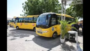 Transporte escolar averiado en Villa Altagracia pone en riesgo a estudiantes