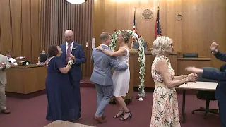 Lakewood couple gets married after meeting in unexpected place