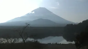 精進湖ライブカメラ タイムラプス映像（2026年3月2日） 提供：UTYテレビ山梨