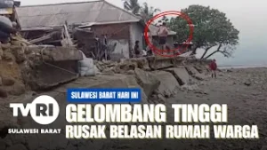 GELOMBANG TINGGI RUSAK BELASAN RUMAH WARGA
