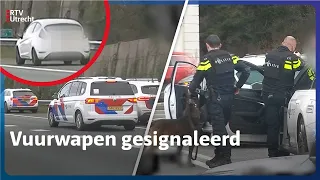 Verkeerspolitie Compilatie: Inzittenden worden met getrokken pistolen uit de auto gehaald